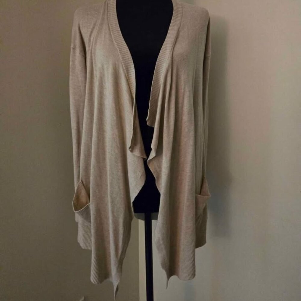 🆕️ NWT Chico's Beige Cardigan Size 0 / Size Small